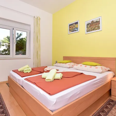 Apartment Paula Gradac (Split-Dalmatia)