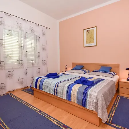 Apartment Paula Gradac (Split-Dalmatia)